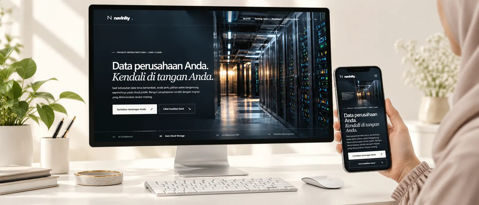 Tampilan website di desktop dan smartphone